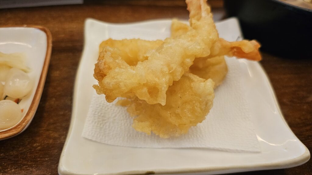 Crispy shrimp tempura ebi-tempura on white plate at Shinhee Sushi Yeouido lunch set

