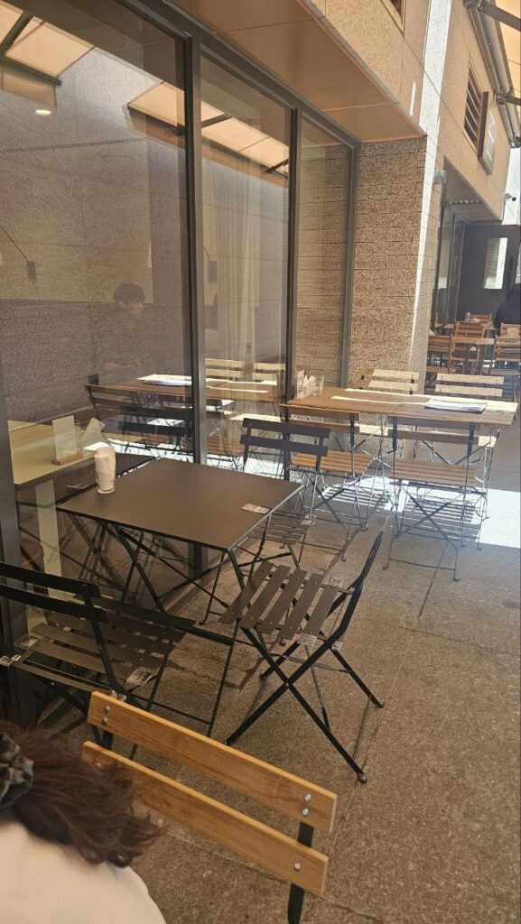 Keebo Rock and Roll Yeouido exterior view with terrace seating