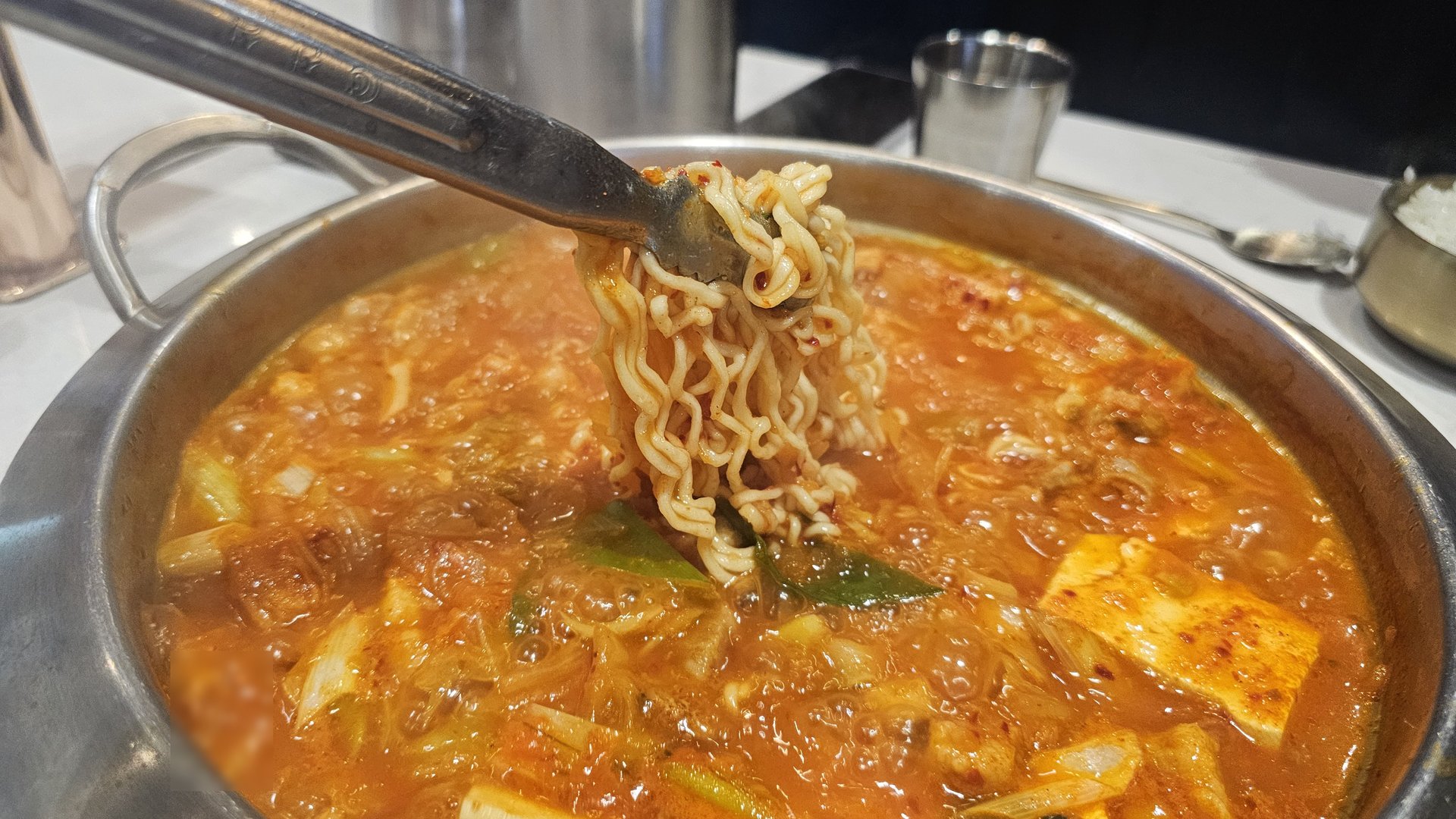 Shindosegi, Yeouido: a beautiful room and a perfectly fine kimchi jjigae