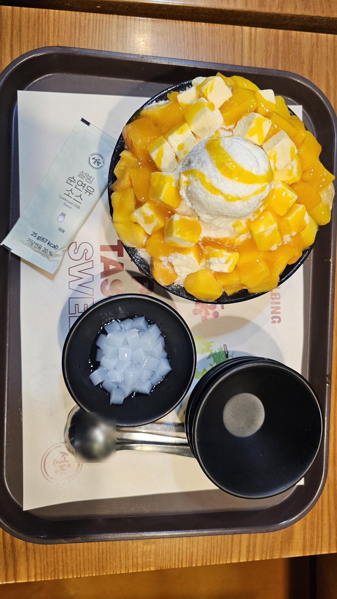 Apple mango cheese bingsu on tray with agar jelly side at Sulbing Gocheok